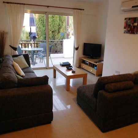 Vanessa 2 Bedroom Apartment Пафос Екстериор снимка