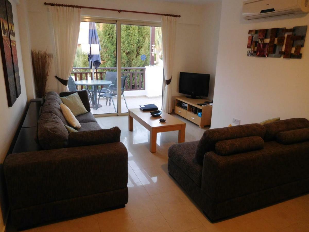 Vanessa 2 Bedroom Apartment Пафос Екстериор снимка